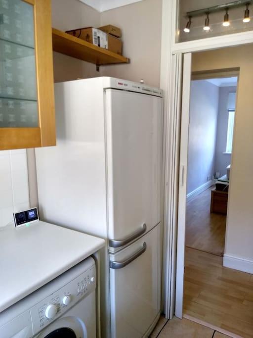 2 Bed Flat Near Station With Parking&Comgarden Apartment Sutton  Bagian luar foto