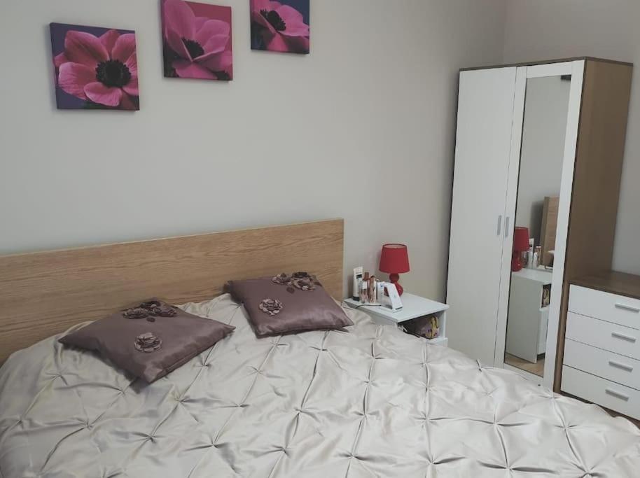 2 Bed Flat Near Station With Parking&Comgarden Apartment Sutton  Bagian luar foto